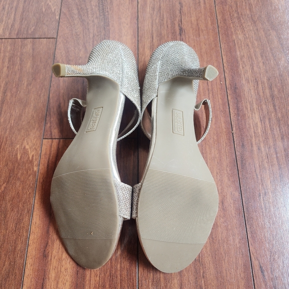 NWOT Unlisted gold heels - Picture 11 of 15